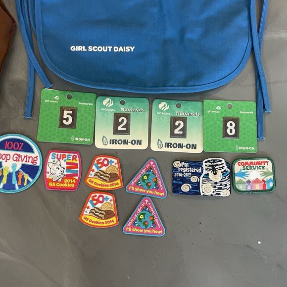 86 Girl Scouts Brownies Daisy Badges Patches Pins Vests Sashes Lot 2014/2015 - Picture 2 of 11